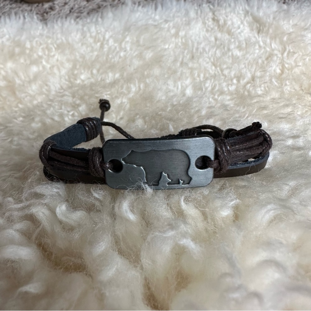 NWOT Polar bear bracelet